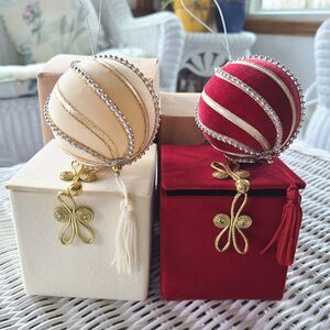 Vintage Avon Gift Collection 2001 Radiant Holiday Ornaments Ruby And Ivory